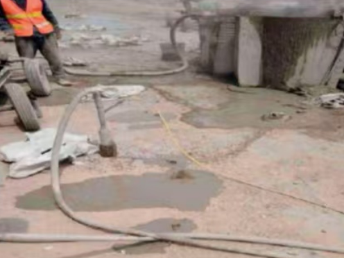 礼县水泥混凝土路面板底注浆技术 路面脱空注浆整治方案