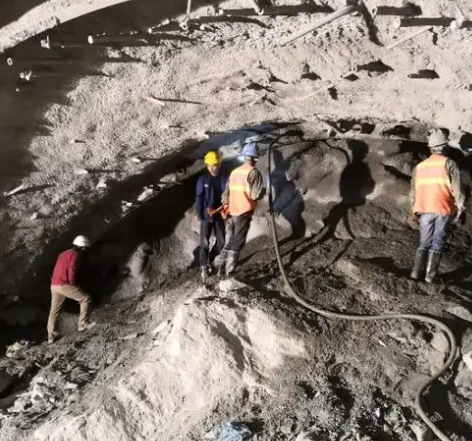 礼县拱顶带模注浆料的施工流程及注意事项